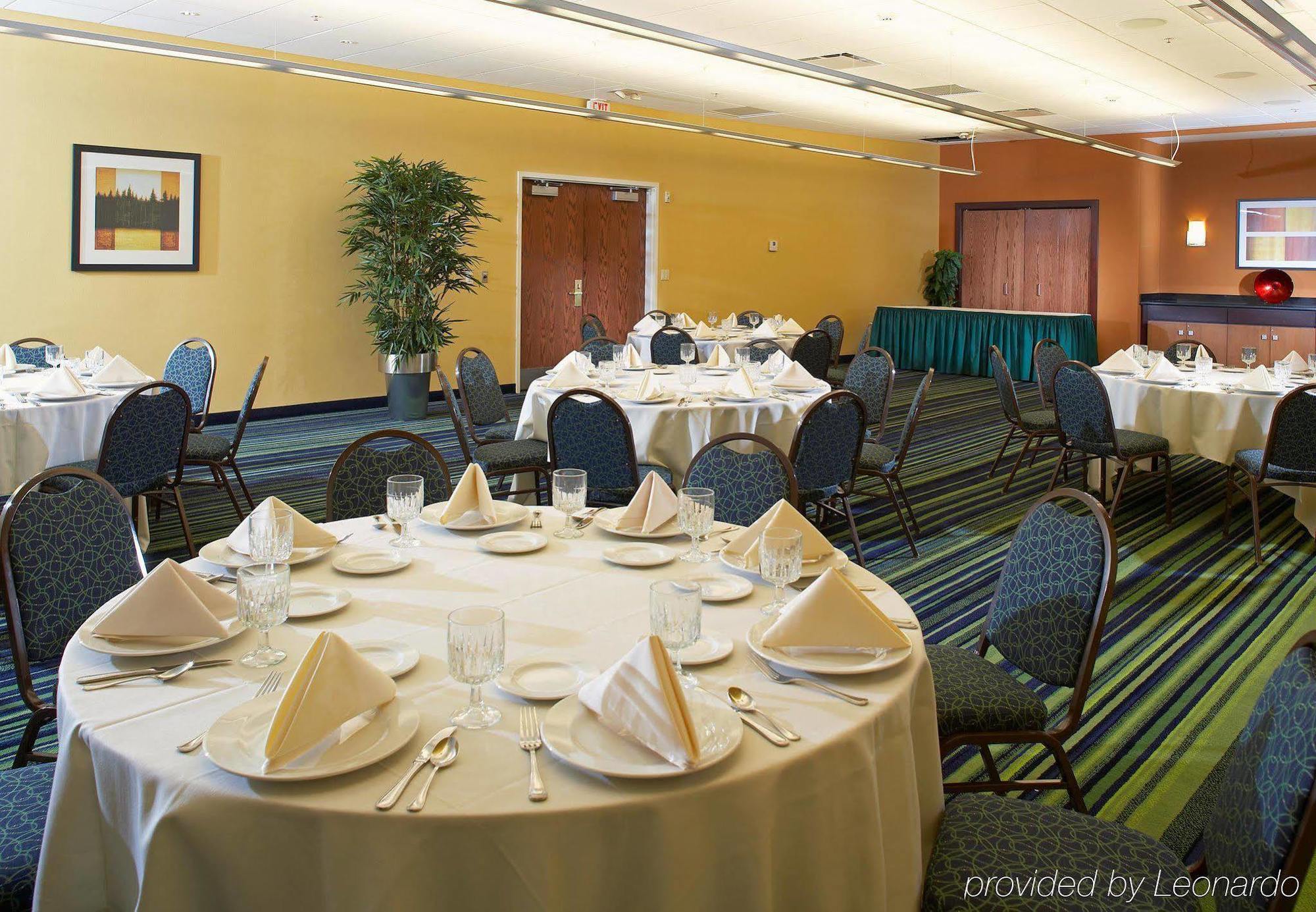 Fairfield Inn & Suites By Marriott Cleveland Beachwood Restoran fotoğraf